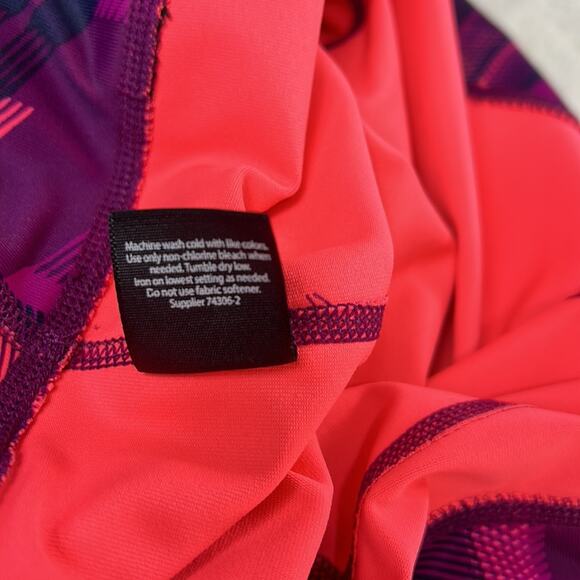 Xersion pink and purple patterned fitted work out legging capri pants, med - Picture 11 of 11